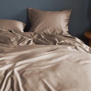 Parachute Queen duvet cover and two Euro pillowcases